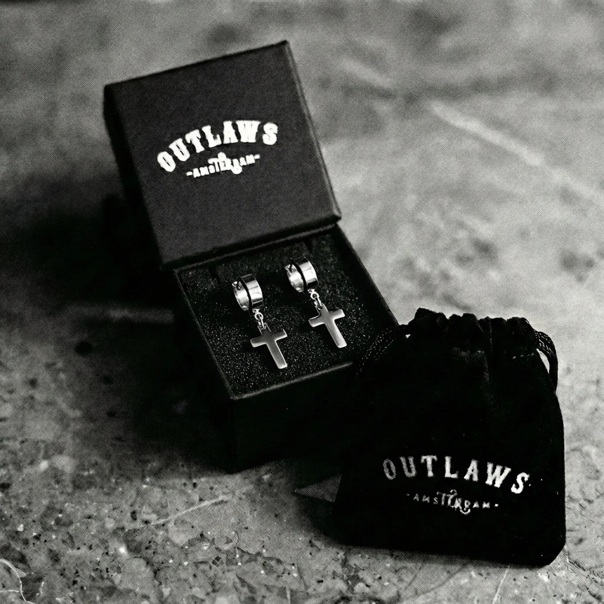 CROSS HANGER EARRINGS. - SILVER - Image 5