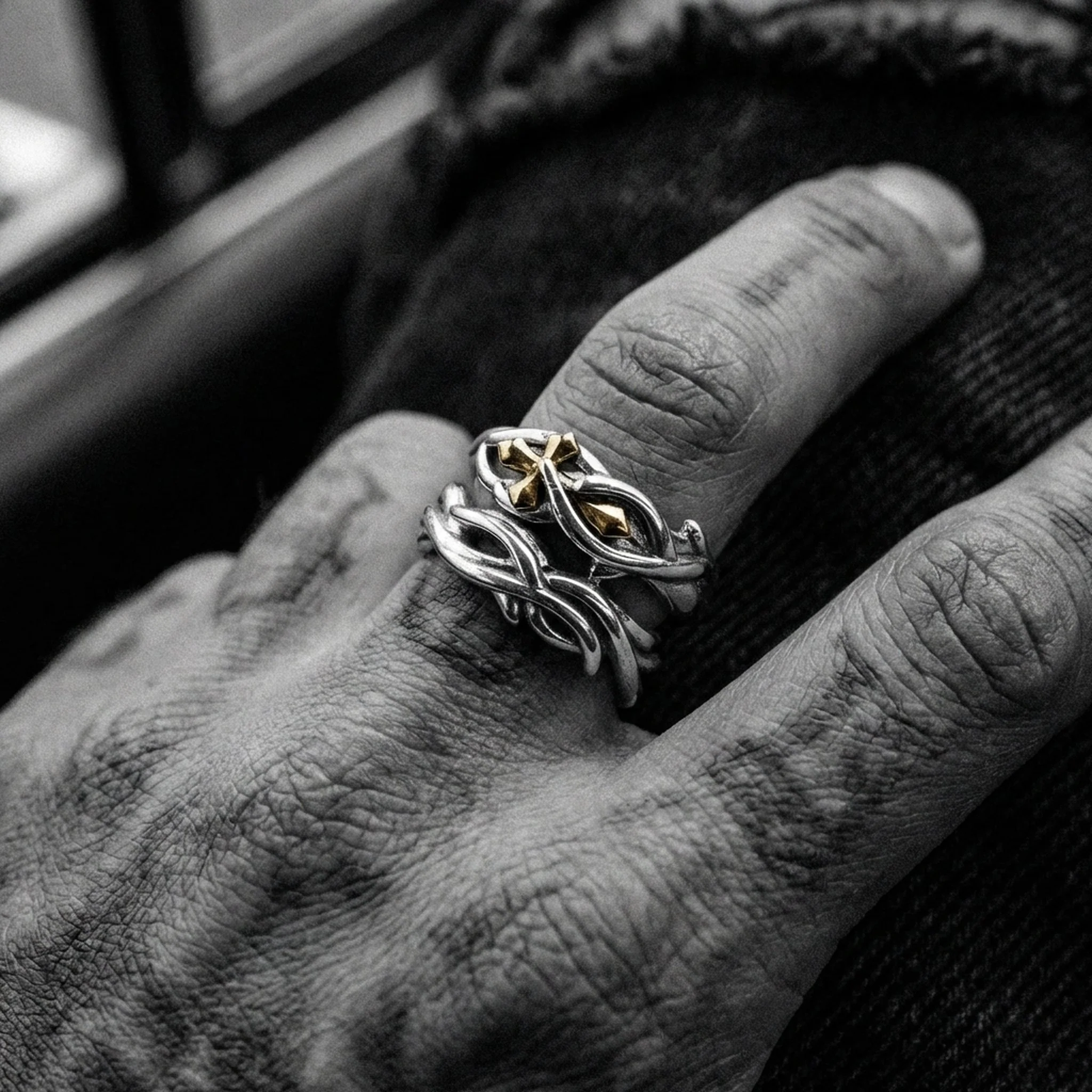 CROWNED CROSS. - 925 STERLING SILVER - Image 2