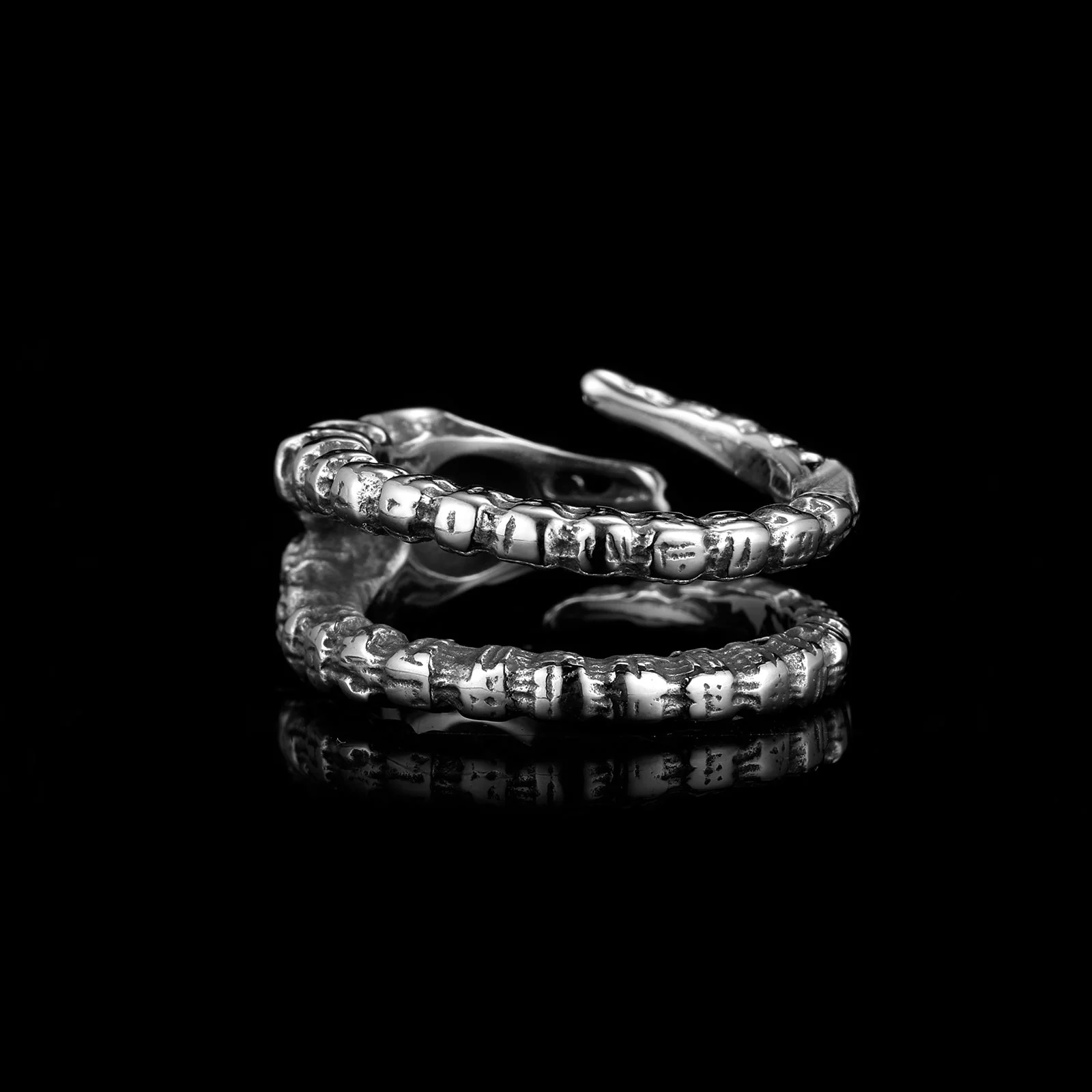 HORNED. - Image 3