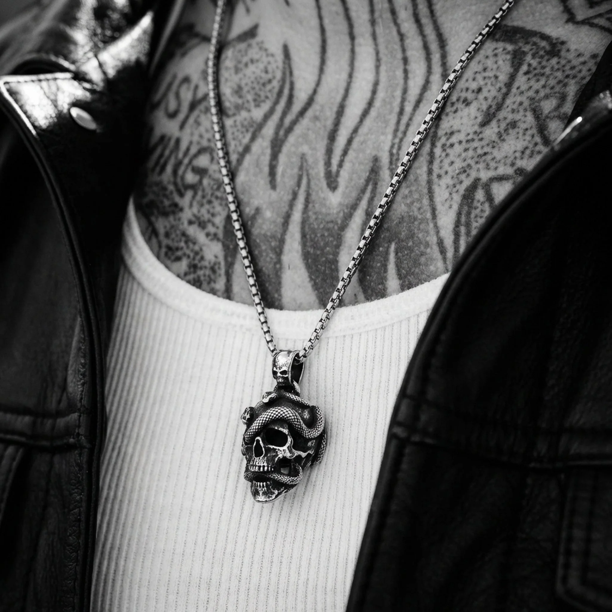 SNAKES AND SKULLS. - Image 3